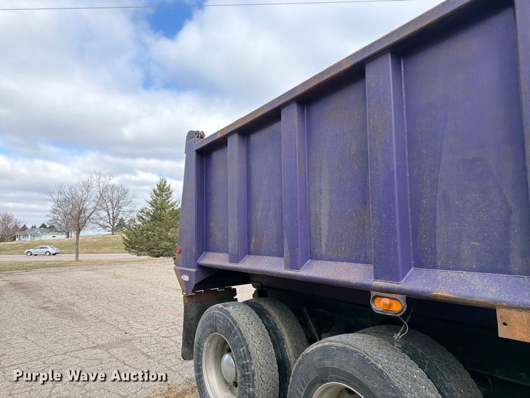 image for item FK0063 2001 Western Star 4900 dump truck
