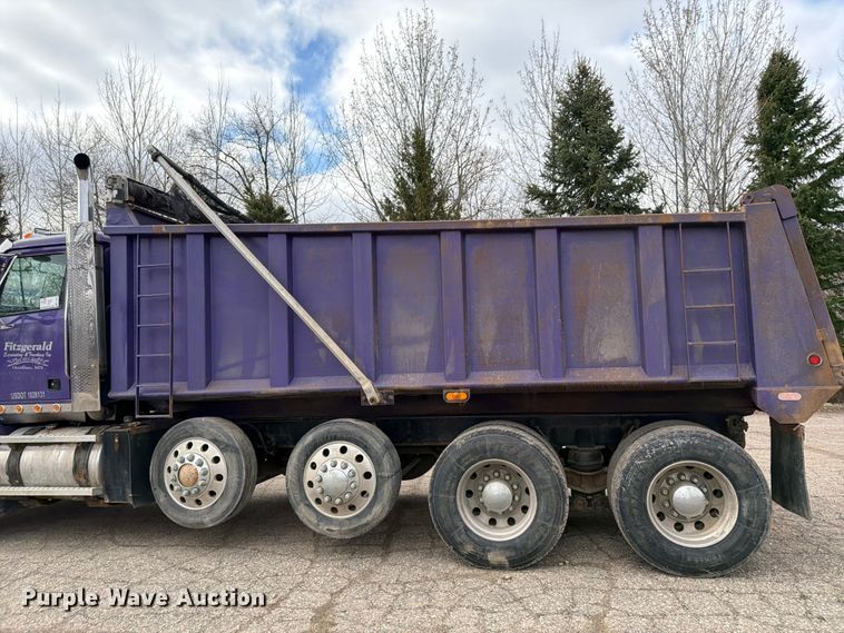 image for item FK0063 2001 Western Star 4900 dump truck