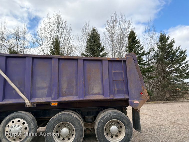 image for item FK0063 2001 Western Star 4900 dump truck