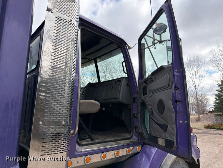 image for item FK0063 2001 Western Star 4900 dump truck