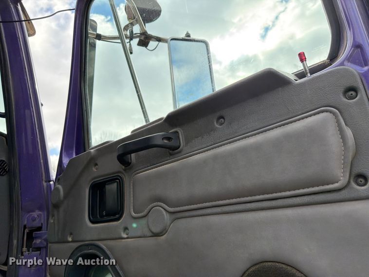 image for item FK0063 2001 Western Star 4900 dump truck