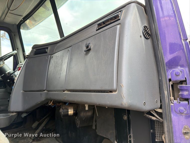 image for item FK0063 2001 Western Star 4900 dump truck