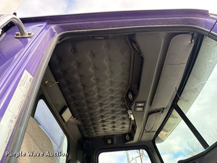 image for item FK0063 2001 Western Star 4900 dump truck