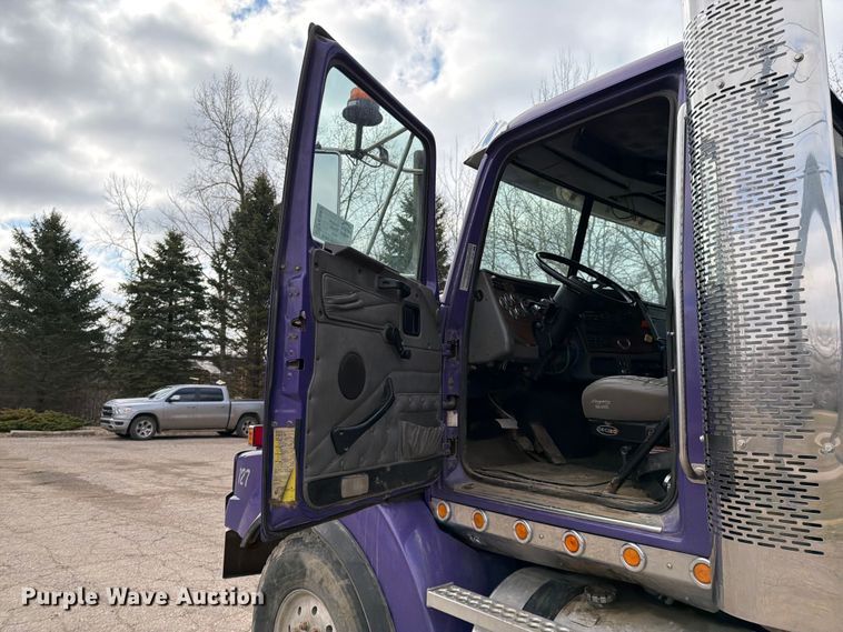image for item FK0063 2001 Western Star 4900 dump truck
