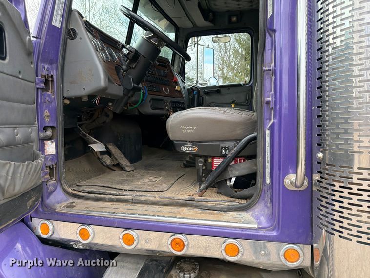 image for item FK0063 2001 Western Star 4900 dump truck