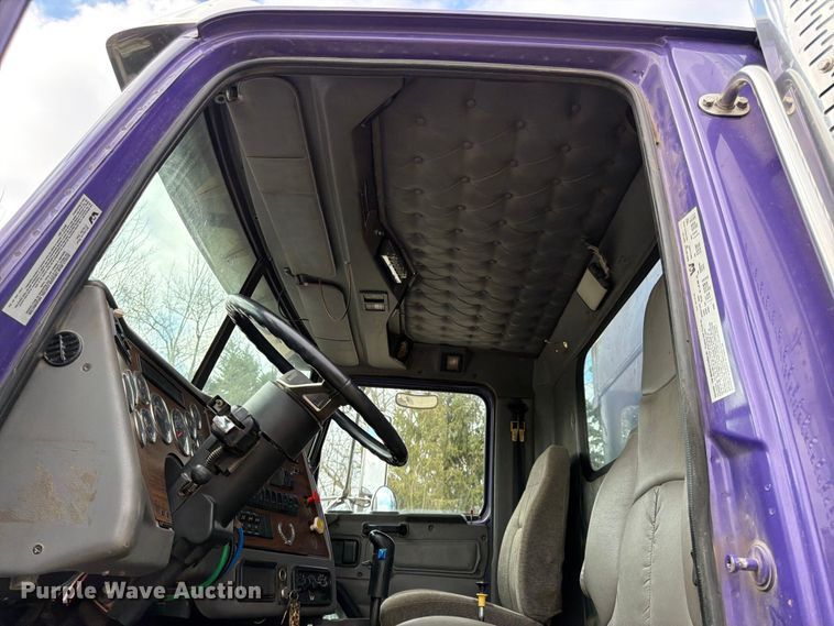 image for item FK0063 2001 Western Star 4900 dump truck