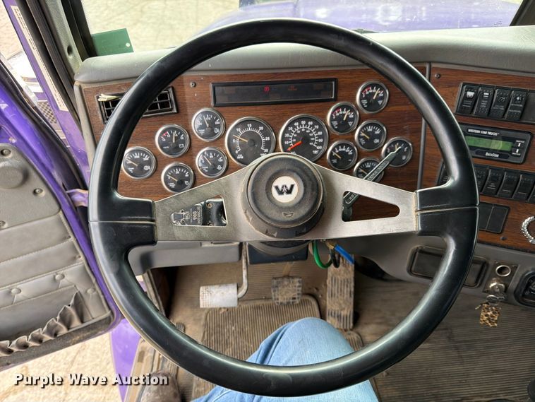 image for item FK0063 2001 Western Star 4900 dump truck