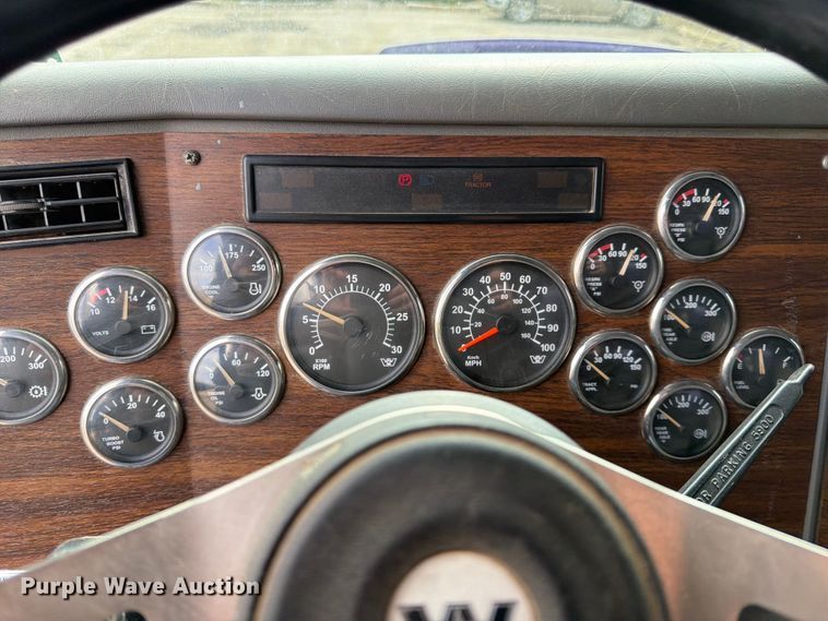 image for item FK0063 2001 Western Star 4900 dump truck