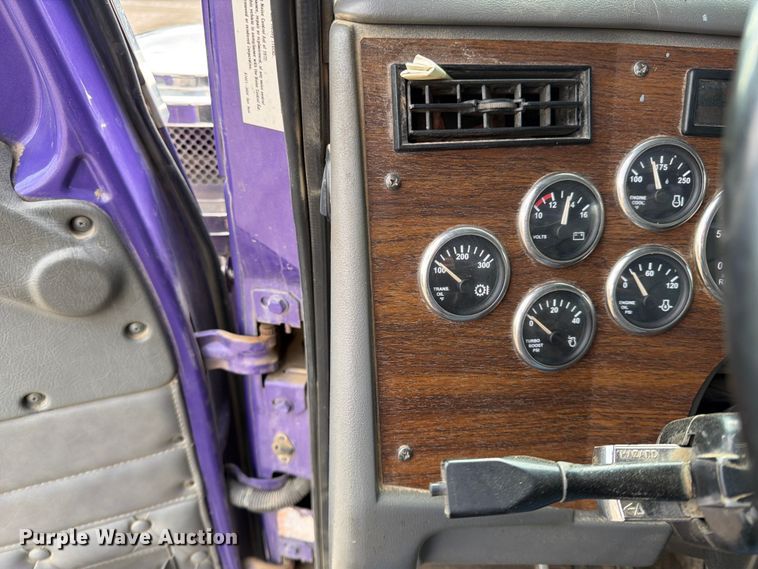 image for item FK0063 2001 Western Star 4900 dump truck