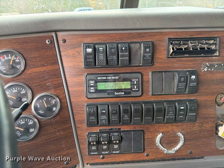 image for item FK0063 2001 Western Star 4900 dump truck