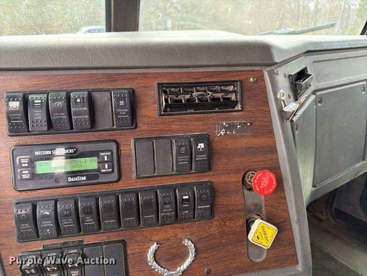 image for item FK0063 2001 Western Star 4900 dump truck