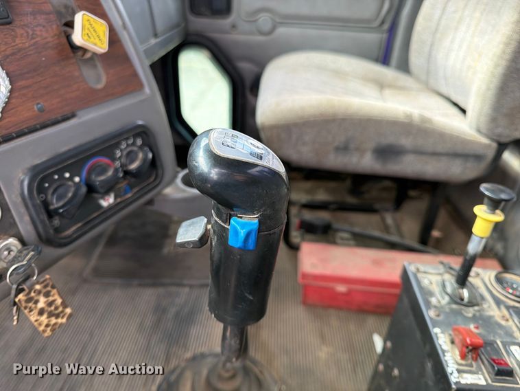 image for item FK0063 2001 Western Star 4900 dump truck