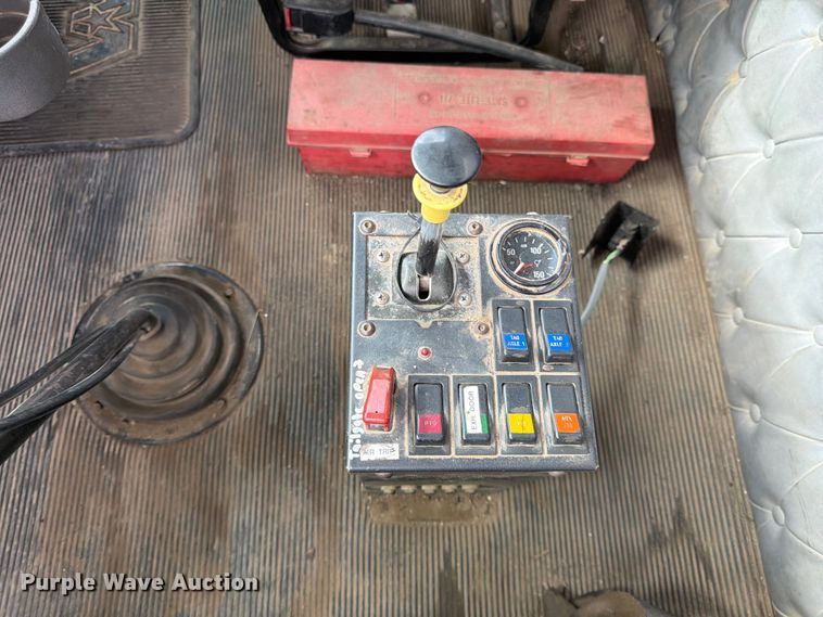 image for item FK0063 2001 Western Star 4900 dump truck