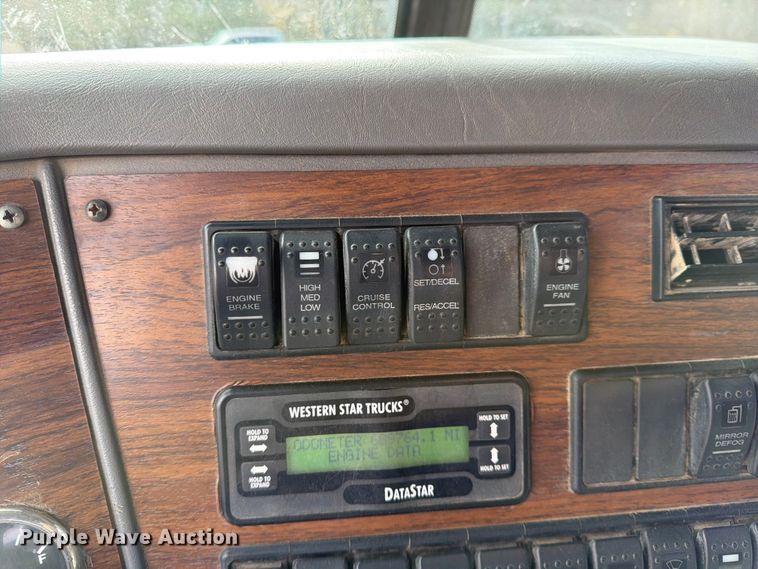 image for item FK0063 2001 Western Star 4900 dump truck