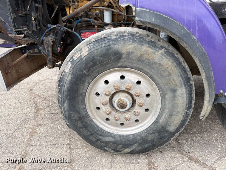 image for item FK0063 2001 Western Star 4900 dump truck