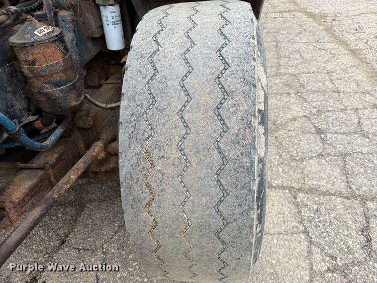 image for item FK0063 2001 Western Star 4900 dump truck