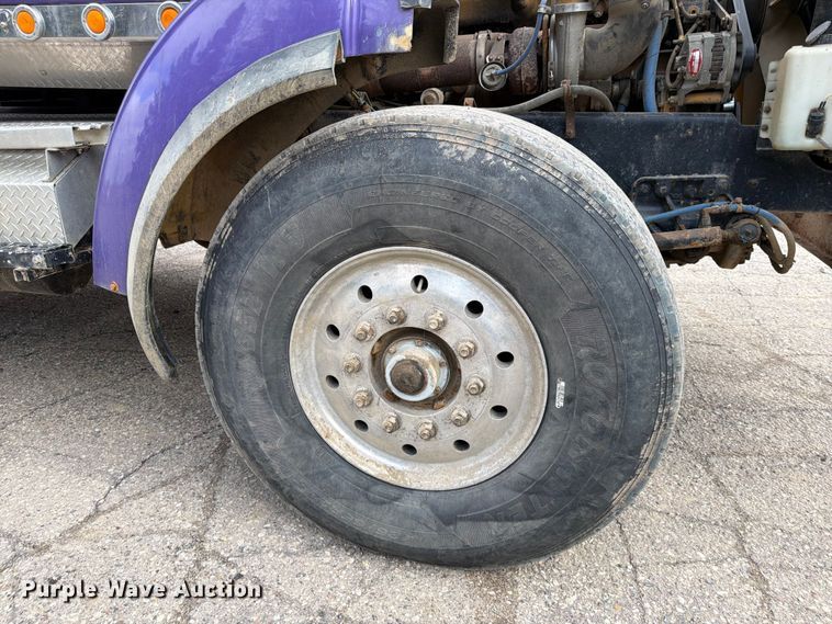 image for item FK0063 2001 Western Star 4900 dump truck