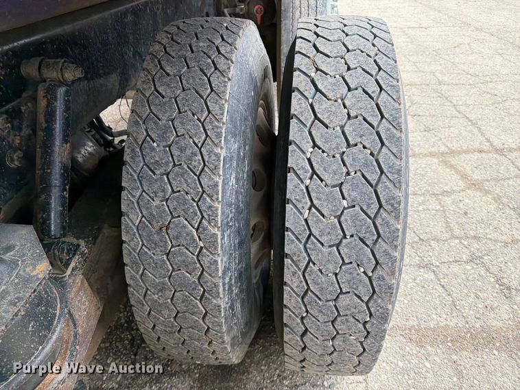 image for item FK0063 2001 Western Star 4900 dump truck
