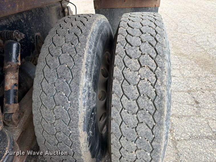 image for item FK0063 2001 Western Star 4900 dump truck