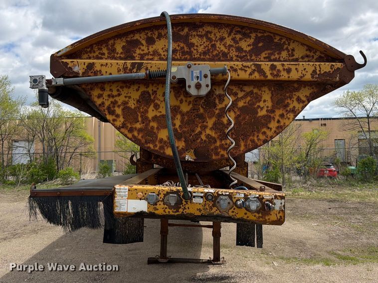 image for item FK0144 2006 SiDump'r Versal side dump trailer