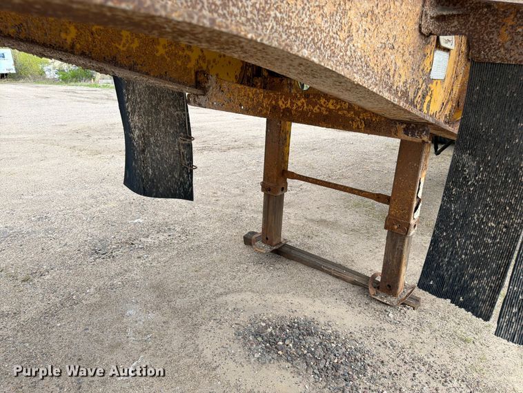 image for item FK0144 2006 SiDump'r Versal side dump trailer