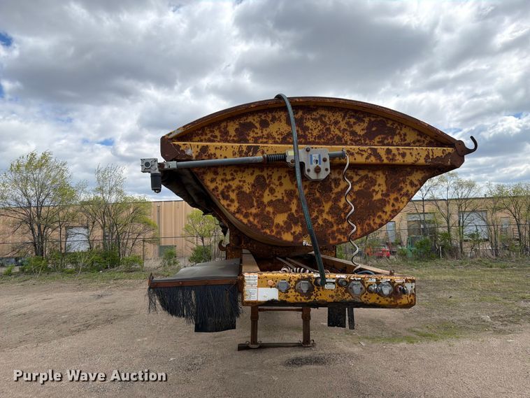 image for item FK0144 2006 SiDump'r Versal side dump trailer