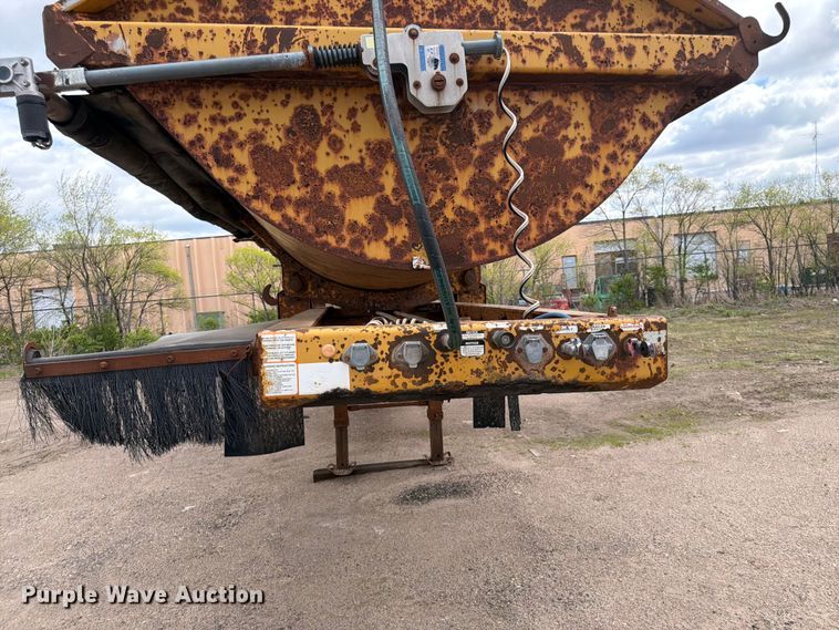 image for item FK0144 2006 SiDump'r Versal side dump trailer