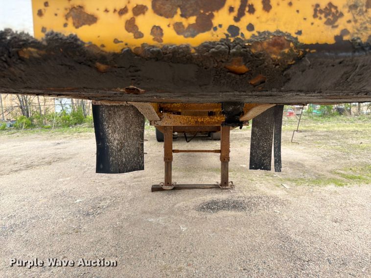 image for item FK0144 2006 SiDump'r Versal side dump trailer