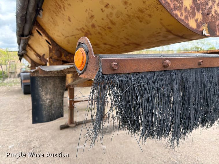image for item FK0144 2006 SiDump'r Versal side dump trailer