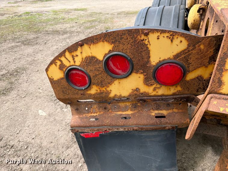image for item FK0144 2006 SiDump'r Versal side dump trailer