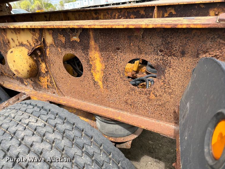 image for item FK0144 2006 SiDump'r Versal side dump trailer