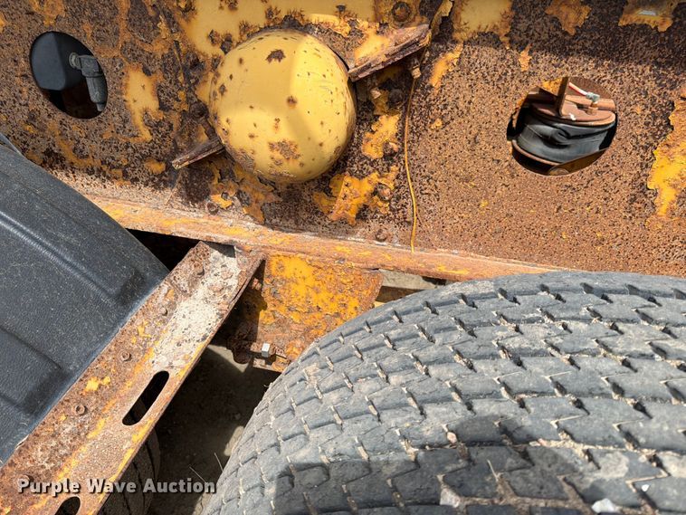 image for item FK0144 2006 SiDump'r Versal side dump trailer
