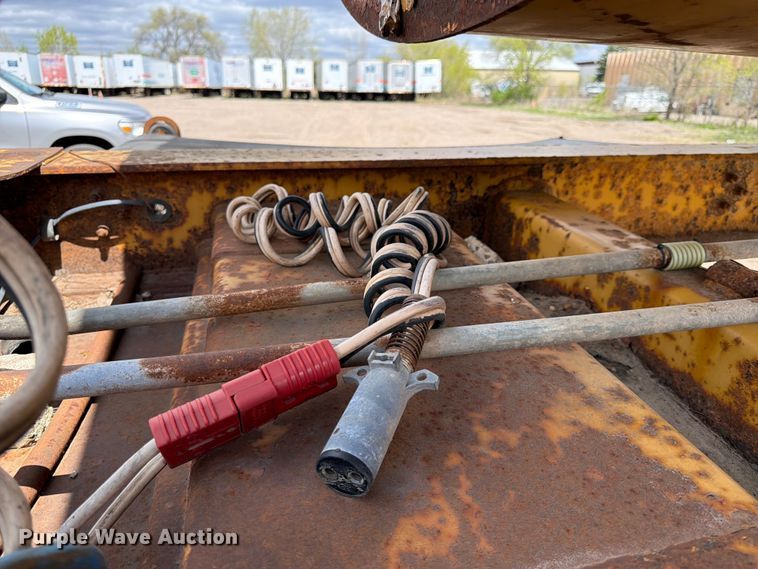 image for item FK0144 2006 SiDump'r Versal side dump trailer