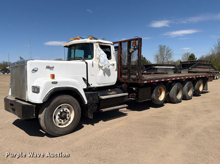 image for item FK0151 1988 Mack RW713 flatbed truck