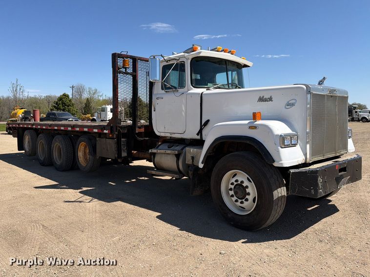 image for item FK0151 1988 Mack RW713 flatbed truck