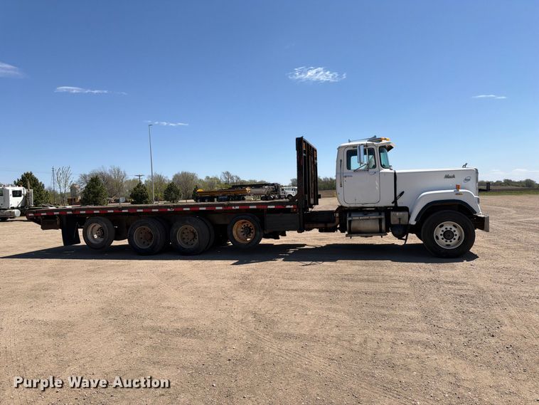 image for item FK0151 1988 Mack RW713 flatbed truck