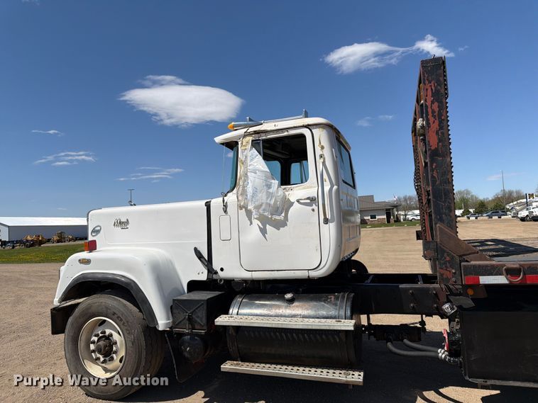 image for item FK0151 1988 Mack RW713 flatbed truck