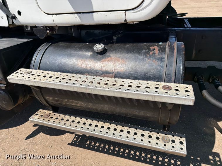 image for item FK0151 1988 Mack RW713 flatbed truck