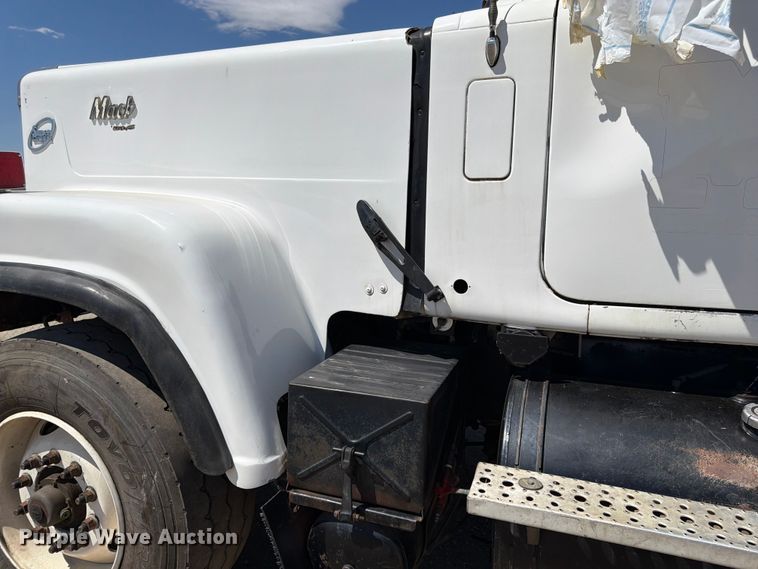image for item FK0151 1988 Mack RW713 flatbed truck