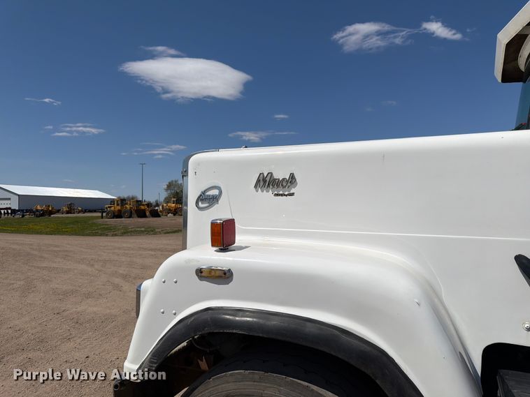 image for item FK0151 1988 Mack RW713 flatbed truck