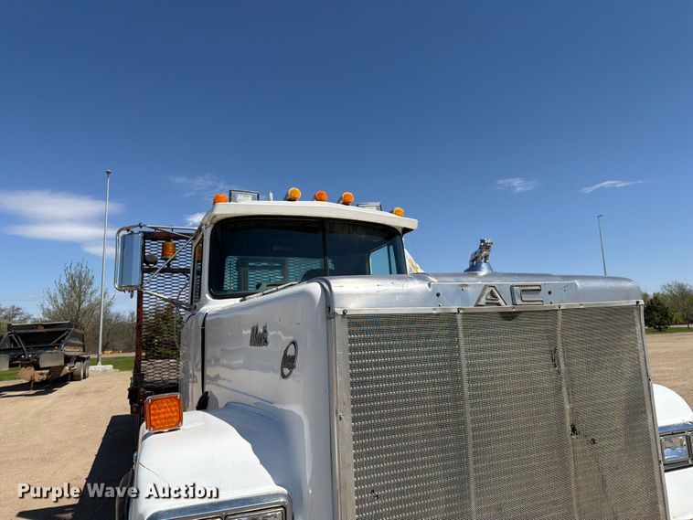 image for item FK0151 1988 Mack RW713 flatbed truck