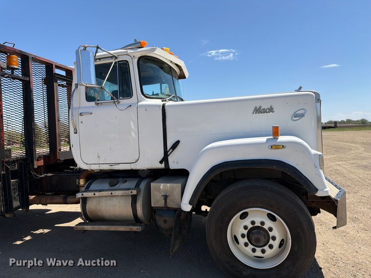 image for item FK0151 1988 Mack RW713 flatbed truck