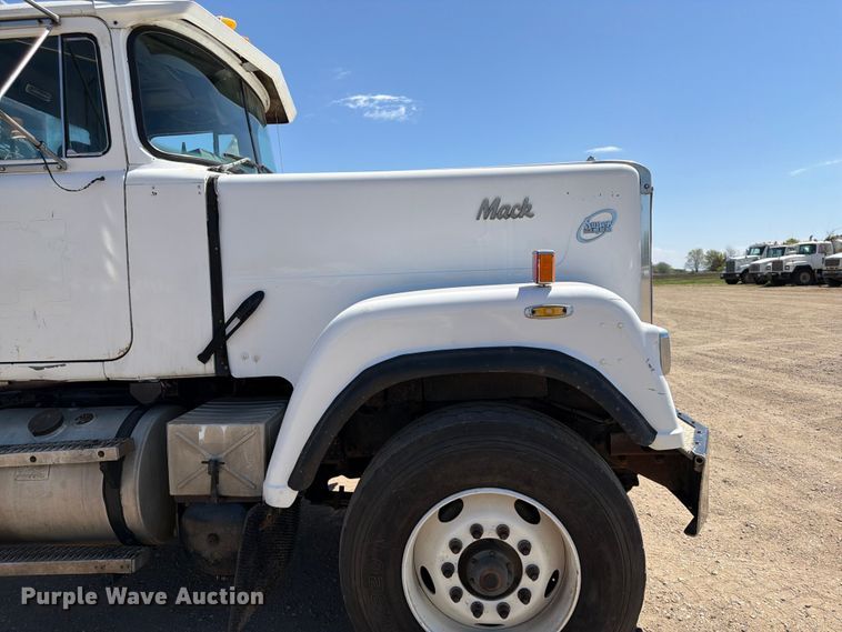 image for item FK0151 1988 Mack RW713 flatbed truck