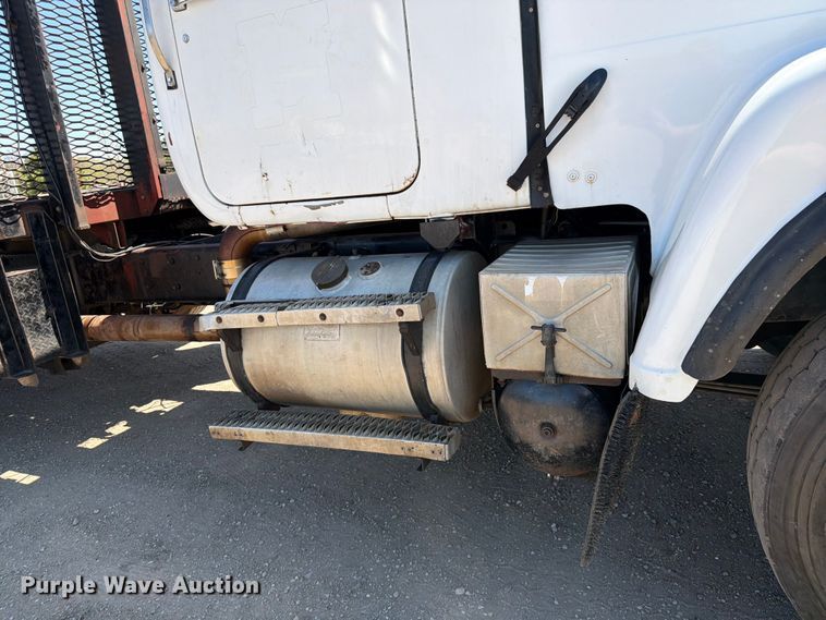 image for item FK0151 1988 Mack RW713 flatbed truck