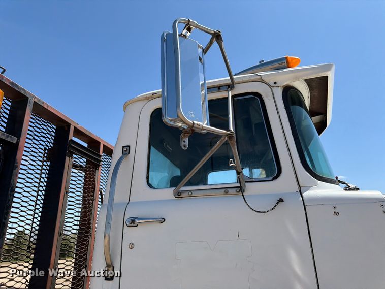 image for item FK0151 1988 Mack RW713 flatbed truck