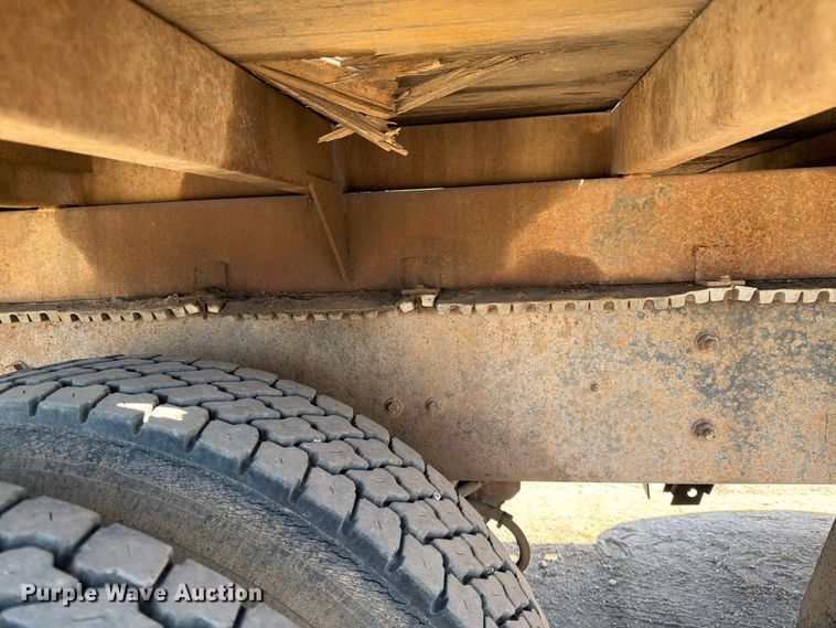 image for item FK0151 1988 Mack RW713 flatbed truck