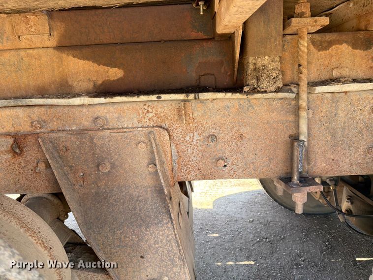 image for item FK0151 1988 Mack RW713 flatbed truck