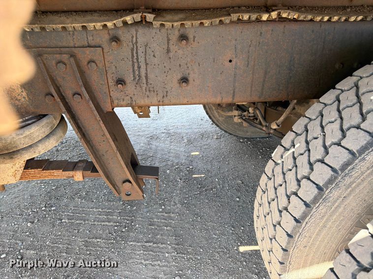 image for item FK0151 1988 Mack RW713 flatbed truck