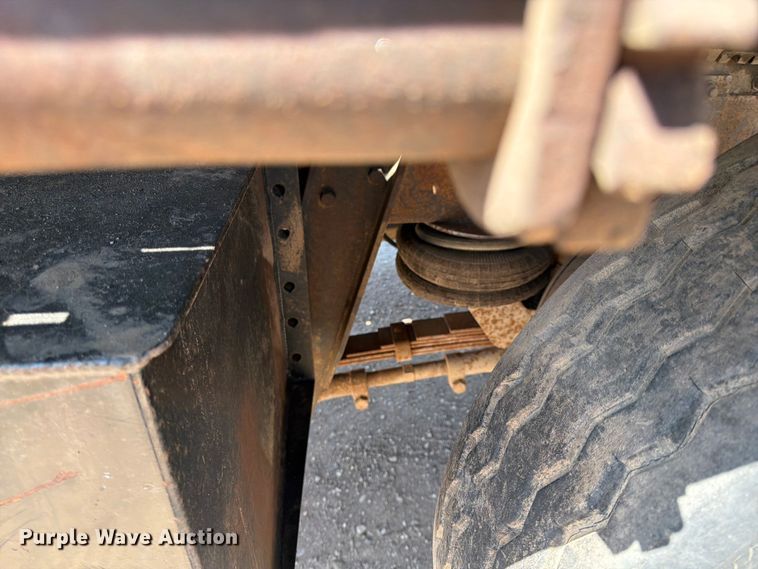 image for item FK0151 1988 Mack RW713 flatbed truck
