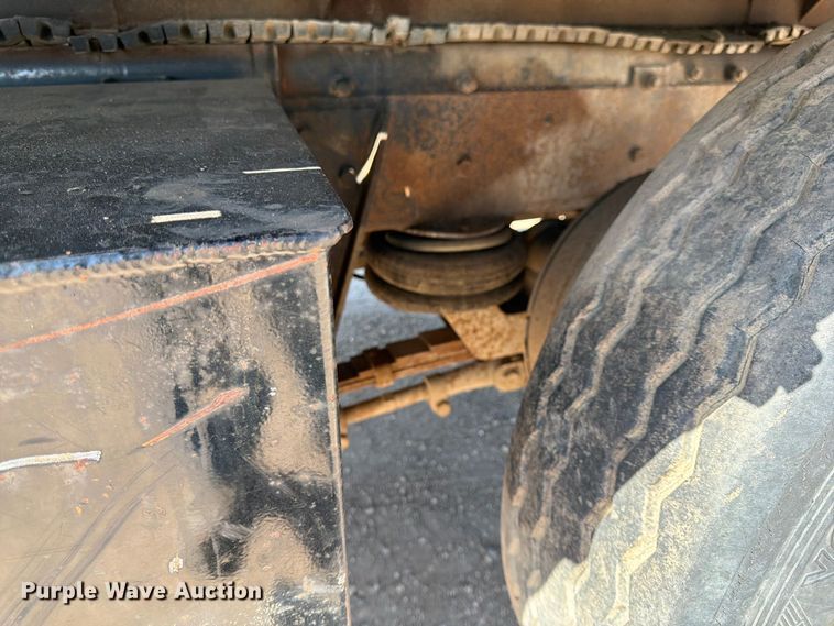 image for item FK0151 1988 Mack RW713 flatbed truck